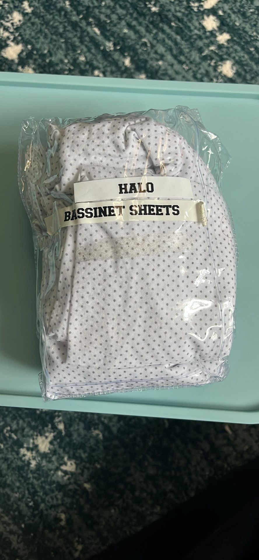 THREE Halo Bassinet Fitted Sheet in Gray Pin Dot