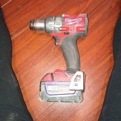 Milwaukee M18 Hammer Drill With Battery 
