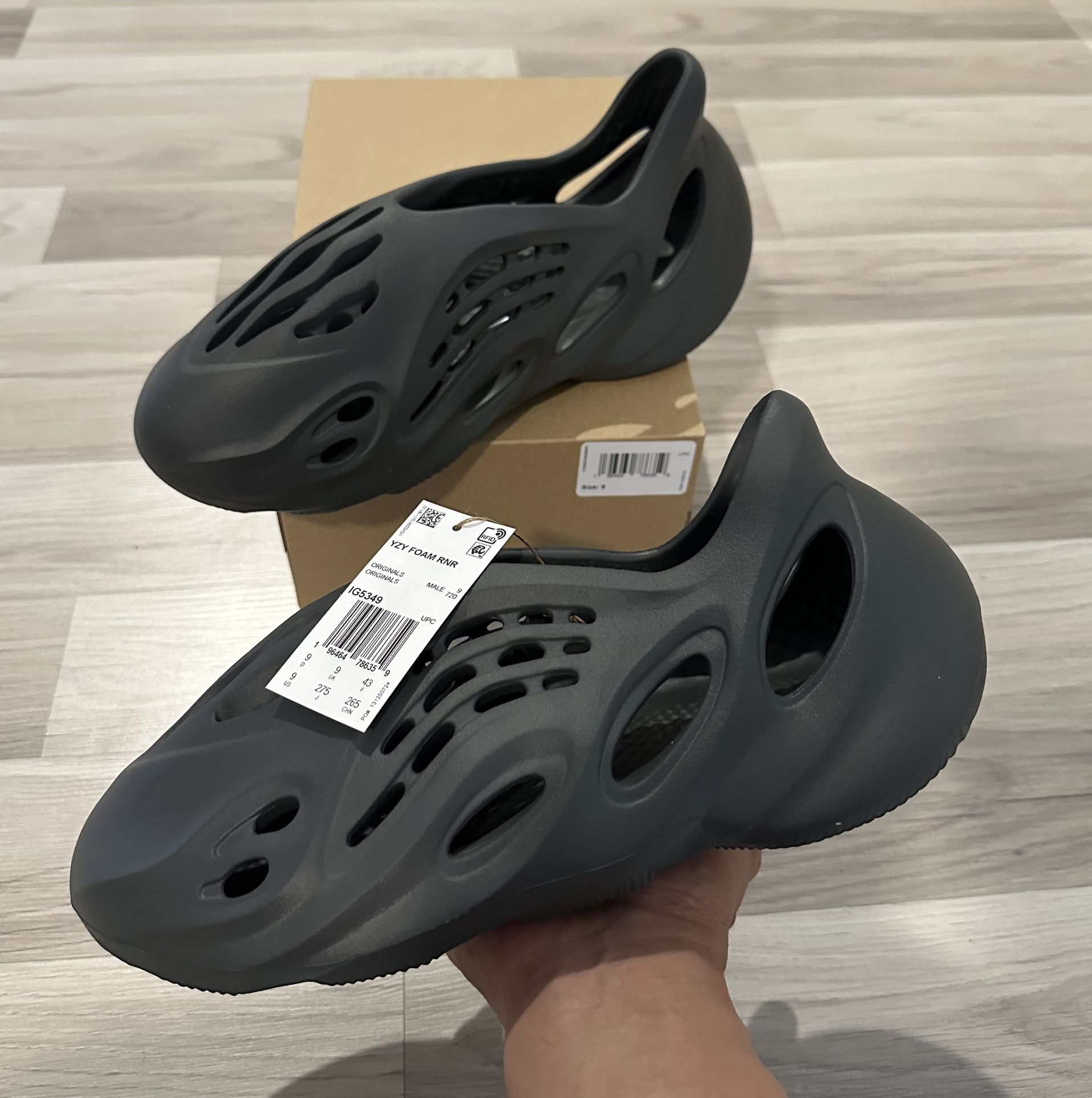 Size 9- adidas Yeezy Foam Runner CARBON (UNRELEASED)