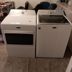 White Maytag Washer And Dryer Set 