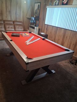 STYLISH, 7-FOOT, POOL TABLE (BRAND NEW)