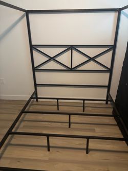 Queen Metal canopy bed