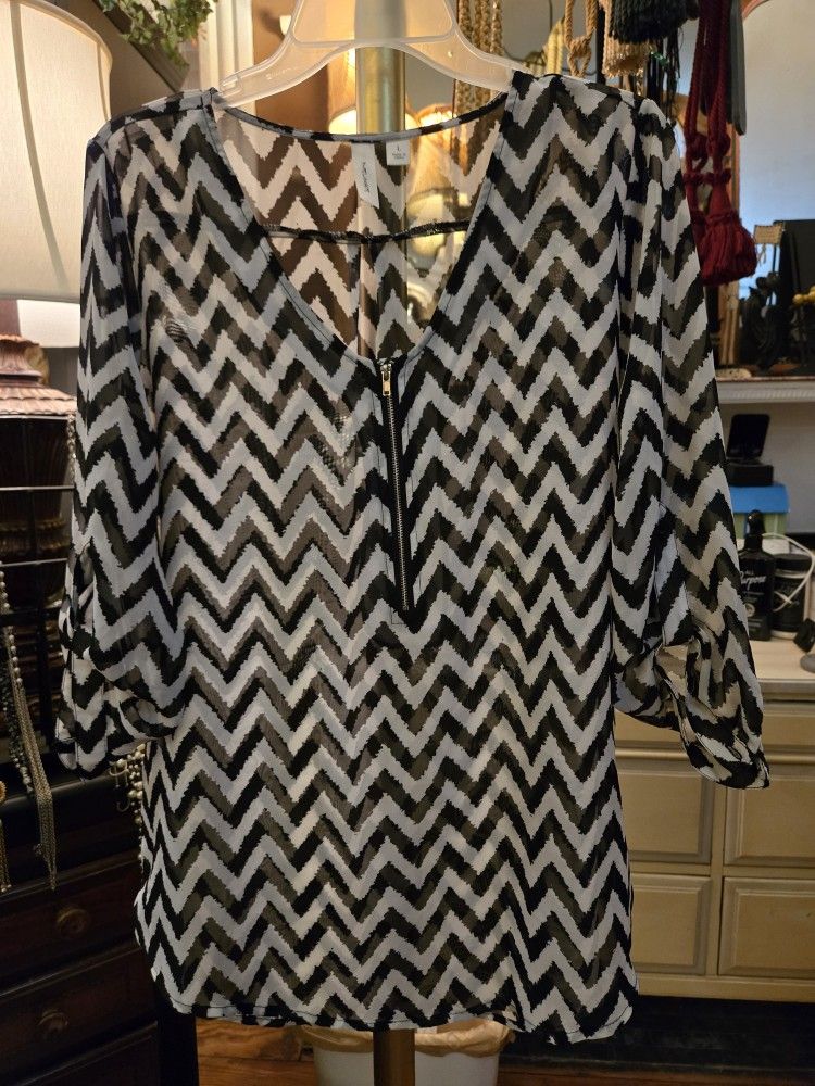 WT # 1062 Womens Large Tacera Tunic Top With Zippered Neckline