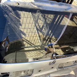 Honda odysseys back door Glass window