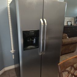 Refrigerator 