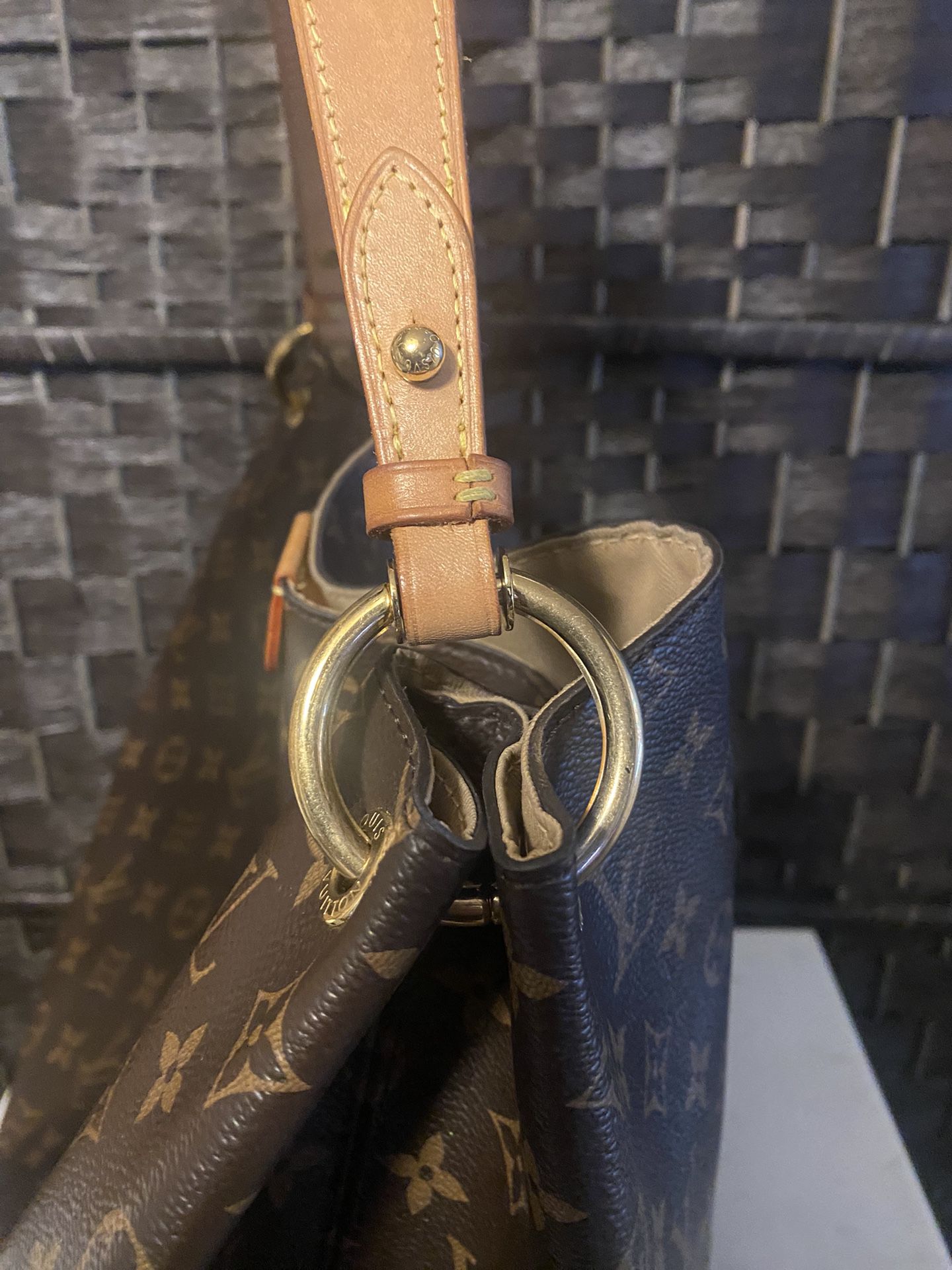 Louis Vuitton Siracusa mm for Sale in Greensboro, NC - OfferUp