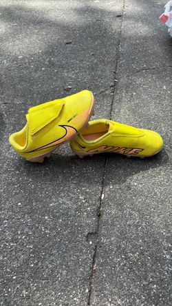 kids soccer cleats