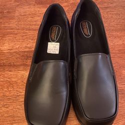 Women’s Restaurant Work Shoes, Size 7W( Brand NEW)