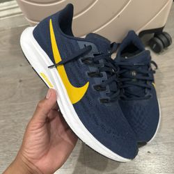 Sz 8.5 Nike ZOOM PEGASUS Lightly Used