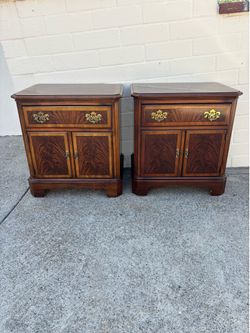 Pair of Drexel Heritage Heirloom collection Nightstands/ side tables
