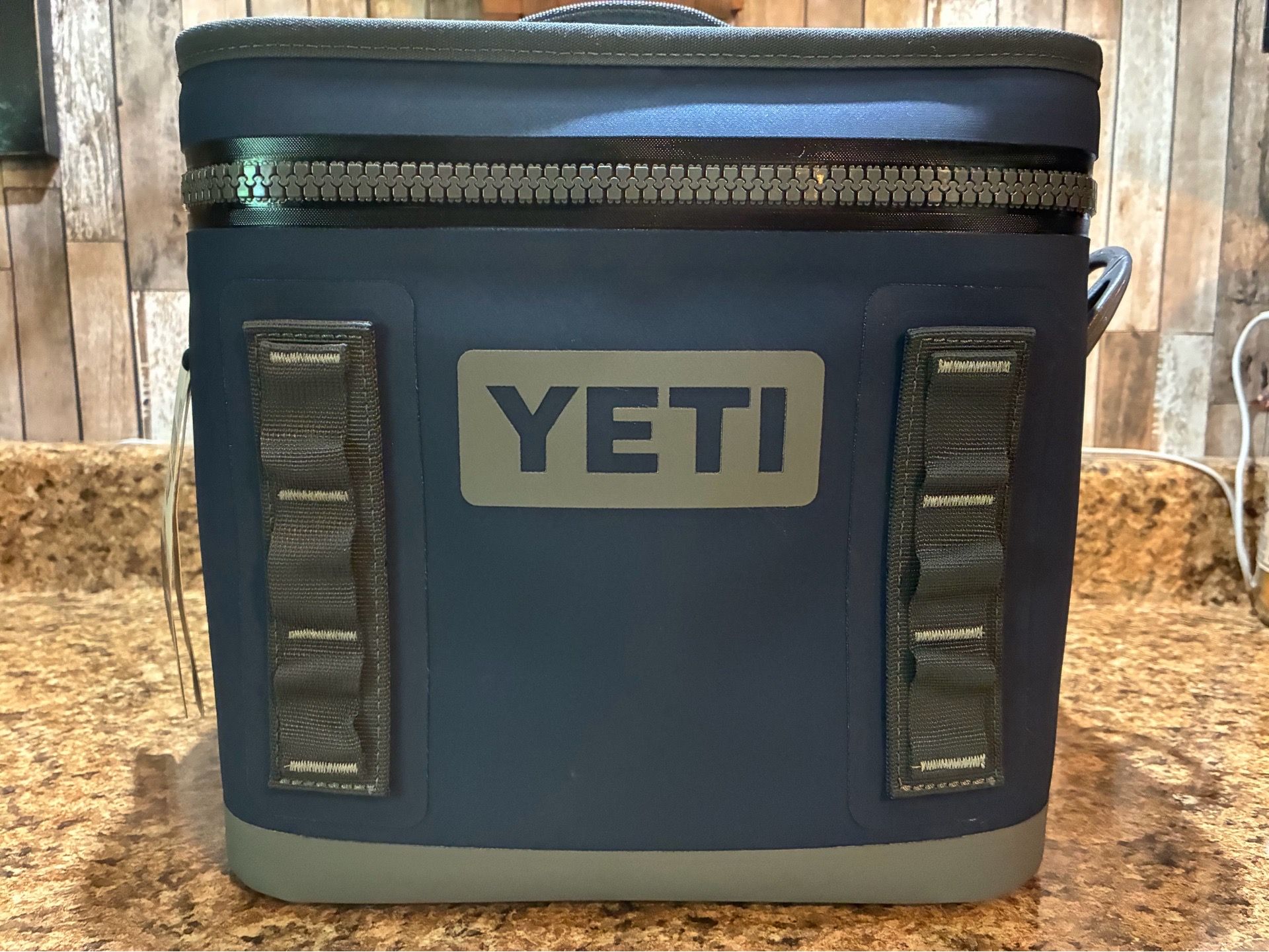 YETI cooler “HOPPER FLIP 8” NEW!!!