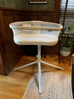 Halo BassiNest Swivel Sleeper 3.0 (Like New)