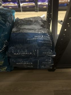 Dimond natural dog food 30 lbs 