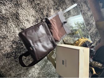 Like new brown coach messenger bag