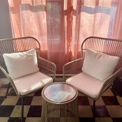 Set wicker chairs & side table