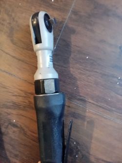 HUSKY 3/8 RATCHET WRENCH