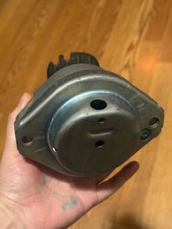 BMW E60 5-Series Drive & xi Engine Mount OEM Left Appears to be Oem