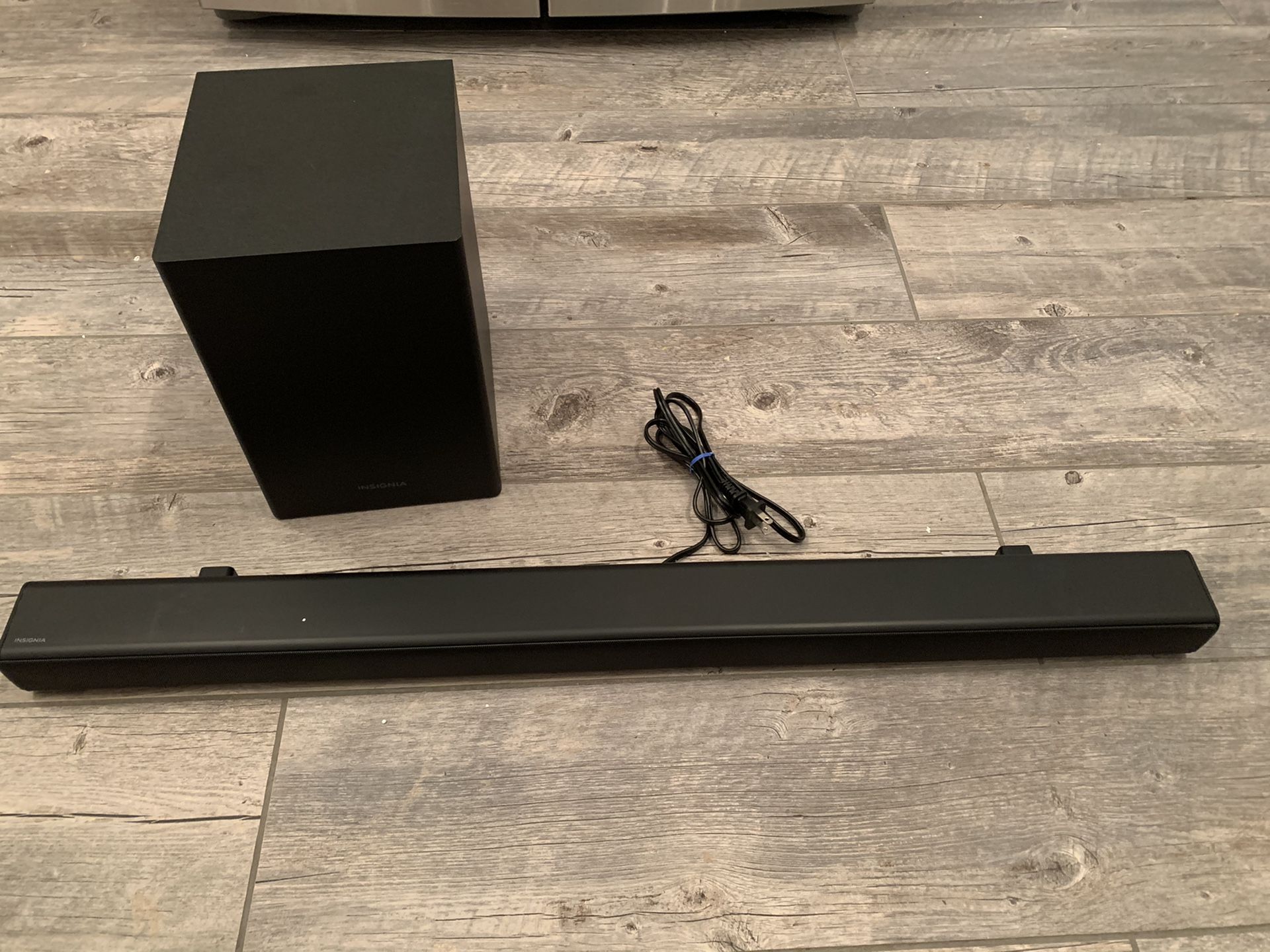 INSIGNIA 2.1 CH SOUNDBAR