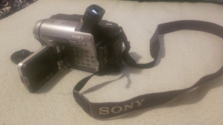 Sony Video Camera Recorder - DCR- TRV280 NTSC Bundel. Like New !!!!