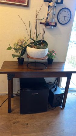 Wooden oak decoration table
