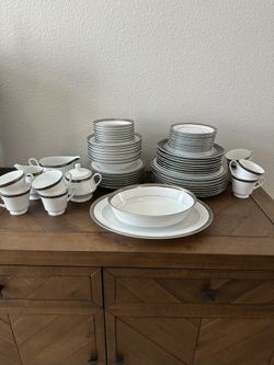 Like New 63 Piece Noritake Regent Platinum Dishes Plates Chinaware Fina China 