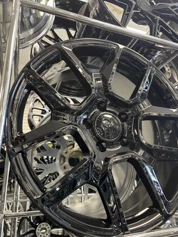 5X139.7 22 INCH WHEEL AND TIRE SETS ​Vehicle Fitment: Perfect matching packages for lifted or leveled trucks and SUVs running 5x139.7 (5x5.5) lug conf