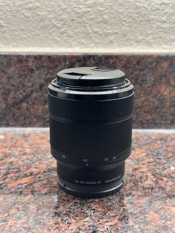 MINT SONY FE LENS 28-70 mm f/3.5-5.6