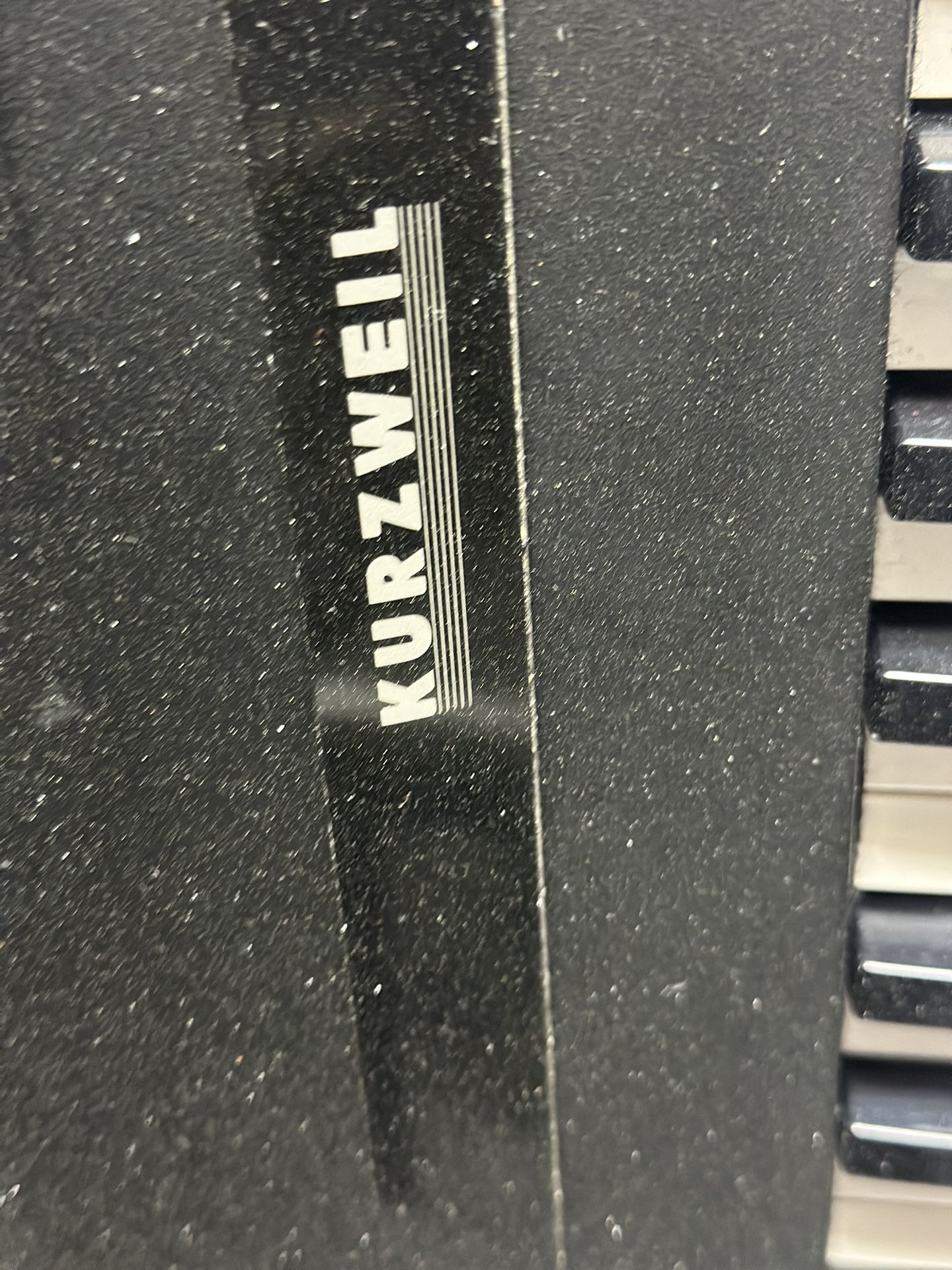 Kurwell 76 Semi Weighted Keys Working As Shit Comes With Amplifier No Speakers On Keyboard.