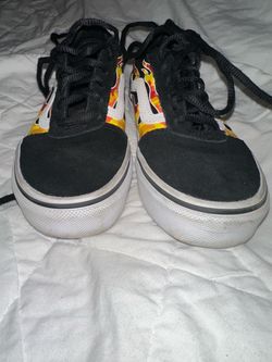 Unisex kids size 1 Vans Old Skool  flame black/white suede skate shoes