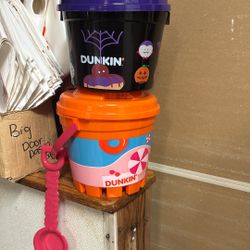1$ Dunkin Buckets 