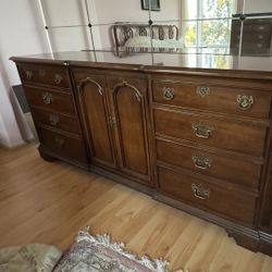 Victorian Dresser with Mirrors 