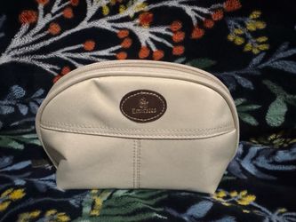 Brand new Emirates Airlines business class ladies toiletries kit