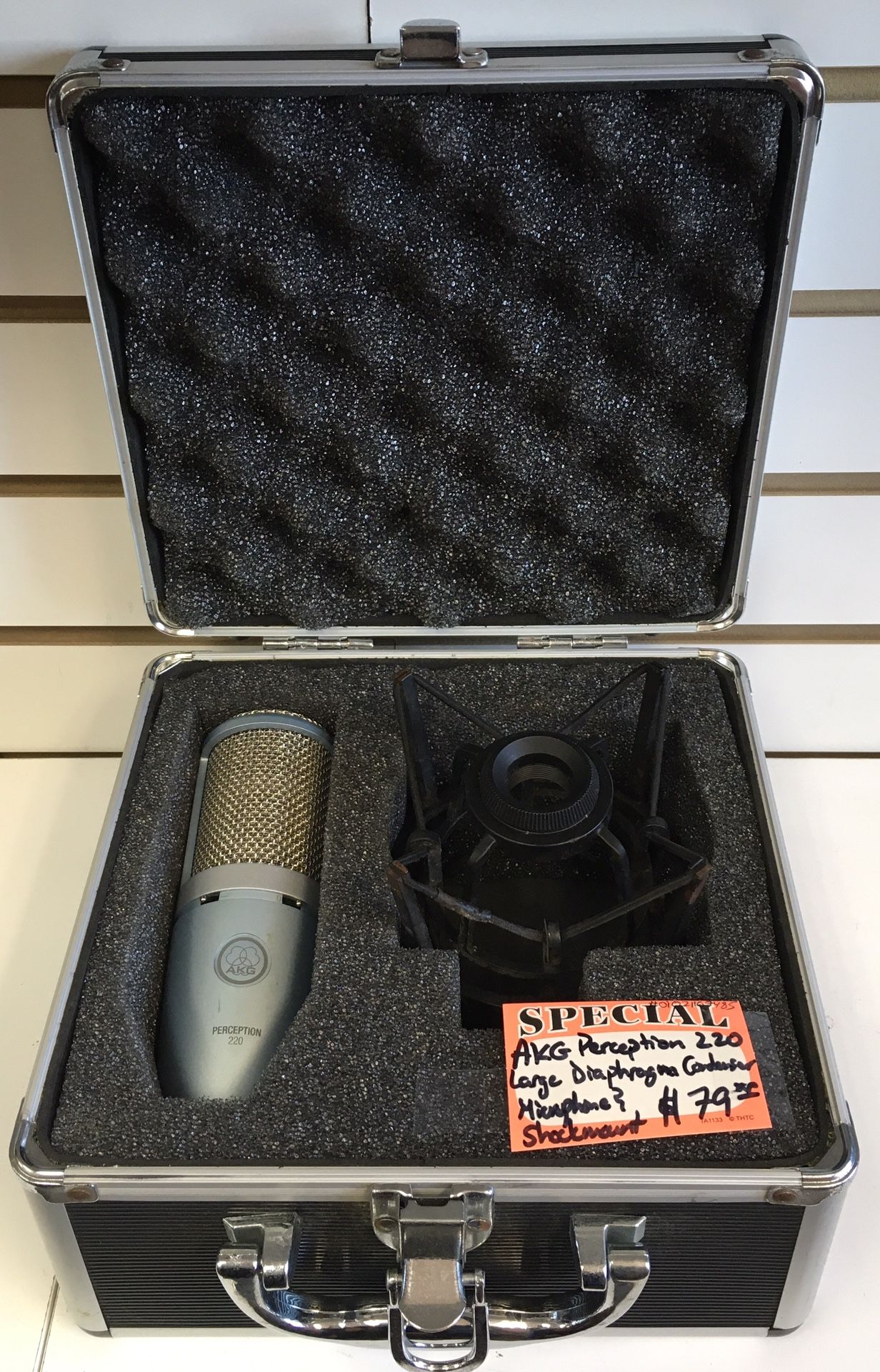 AKG Perception 220 Large Diaphragm Condenser Microphone & Shockmount