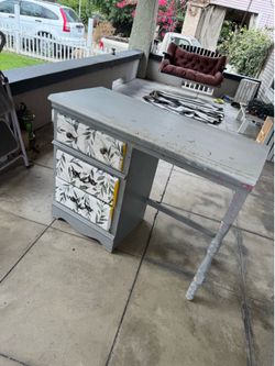 Free desk