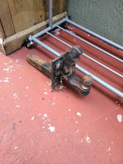 Combination pintle hitch -(Windsor Locks)

