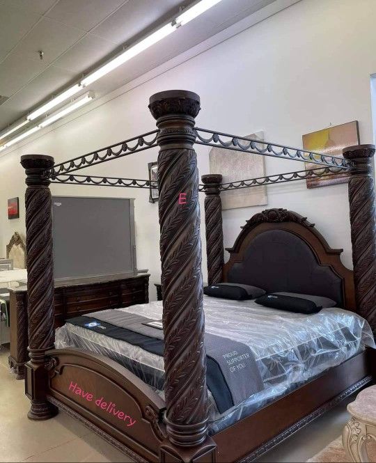 North Shore Canopy Bed Set