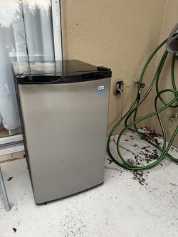 Mini Fridge Large Avanti