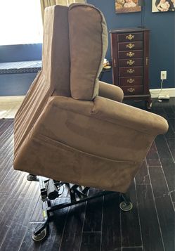 Mobility LC-105 Power Lift  Chair