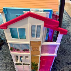 Folding Barbie House And Accessories 