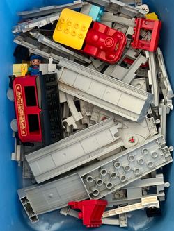 LEGO DUPLO TOWN STEAM TRAIN W/TRACKS