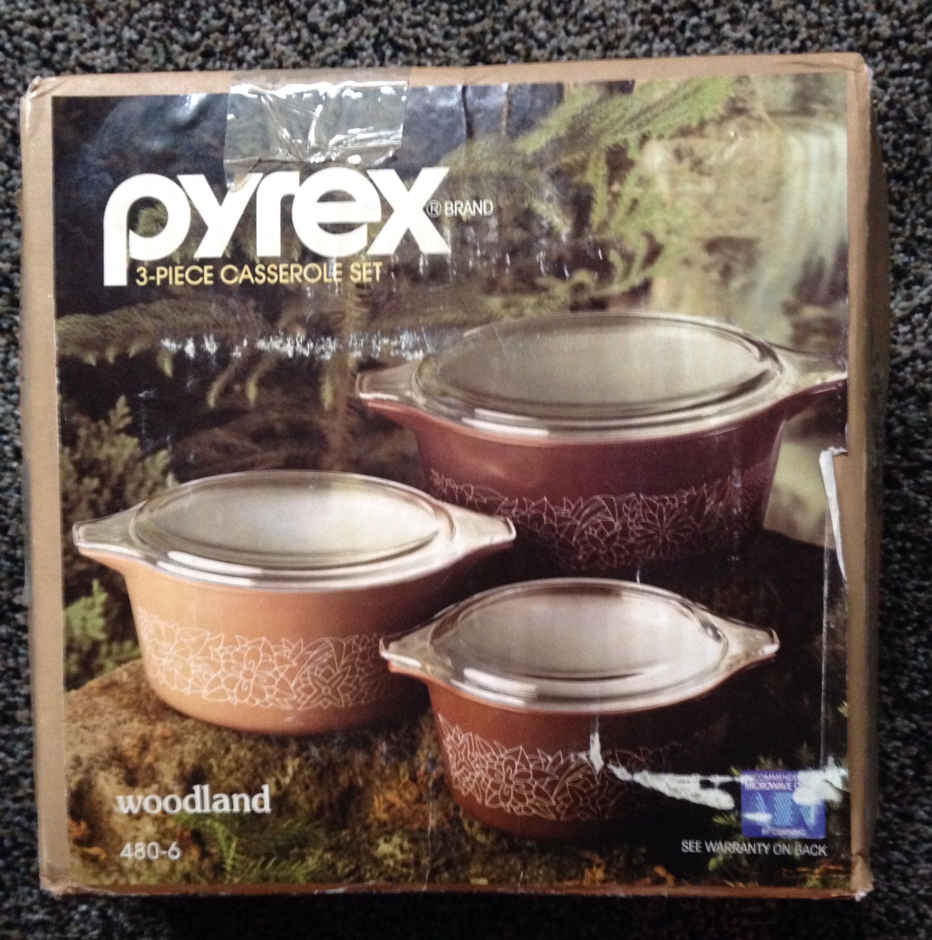 Pyrex 3 Bowls and Lids Never Used!