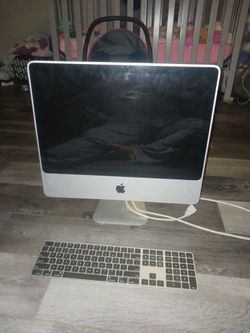 Apple Desk Top With Keyboard