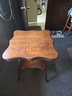 19th Century Victorian Turned Quater Sawn Oak Parlor or Center Table