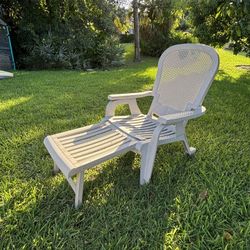 Outdoor Lounge Chair