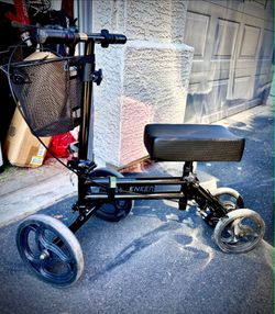 ELENKER Knee Scooter / Walker
Excellent like new condition