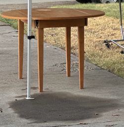 Used Dinning Table sturdy 34 inches wide asking 40 no chairs