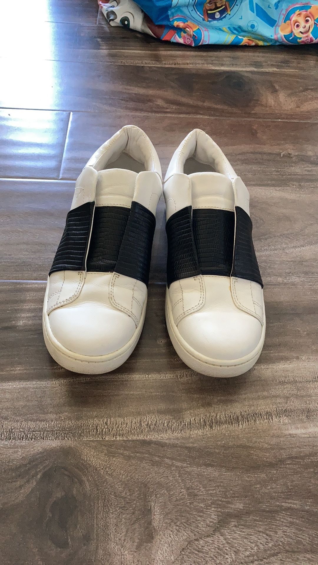 VINCE Leather shoes