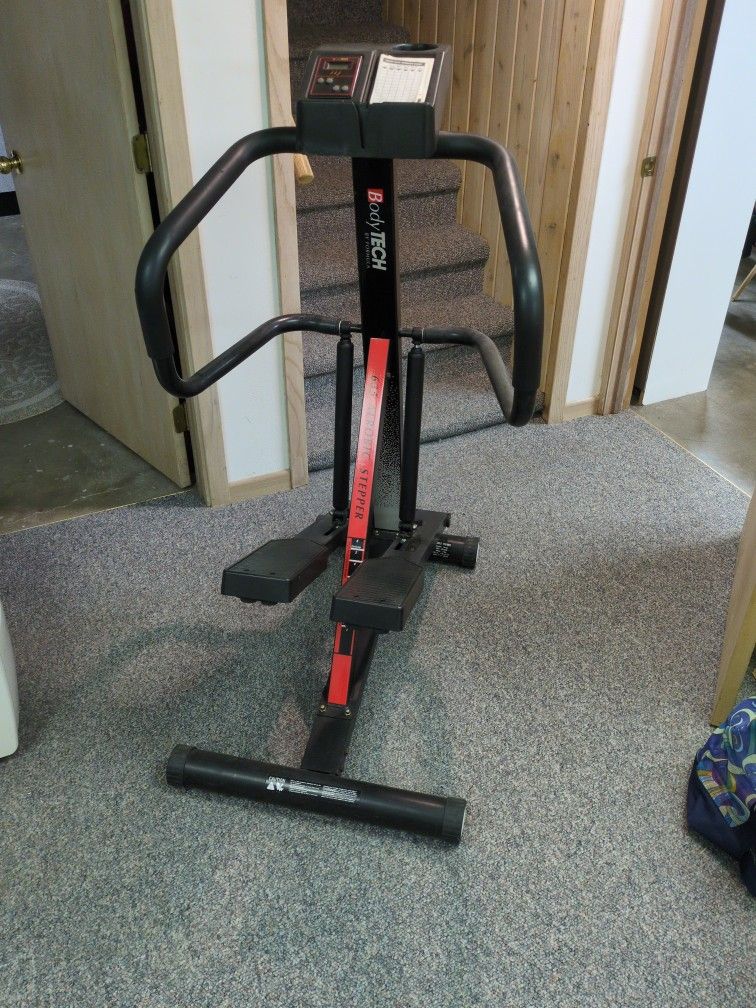 Body Tech. by Formula 635 Aerobic Stepper Exercise Machine