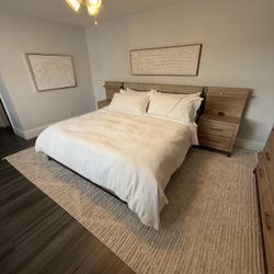 Brand New Rooms To Go King Bedroom Set