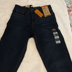 Levis